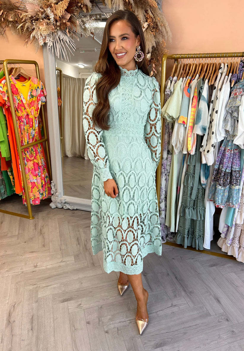 Celeste – Graceful Midi Dress